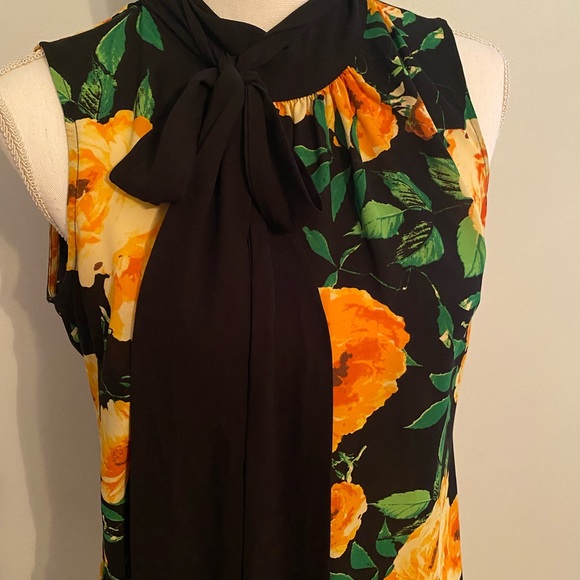Yellow rose sleeveless blouse with bow at neck - Picture 2 of 3